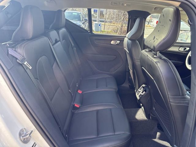 Used 2025 Volvo XC40 B5 Plus image 14