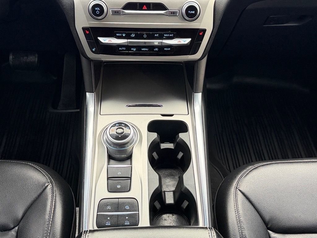 Used 2021 Ford Explorer XLT w/ Equipment Group 202A image 17