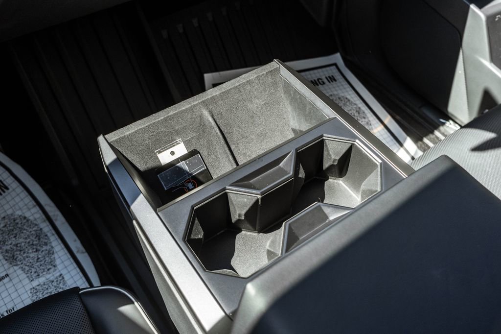 Used 2025 Tesla Cybertruck AWD Crew Cab image 19