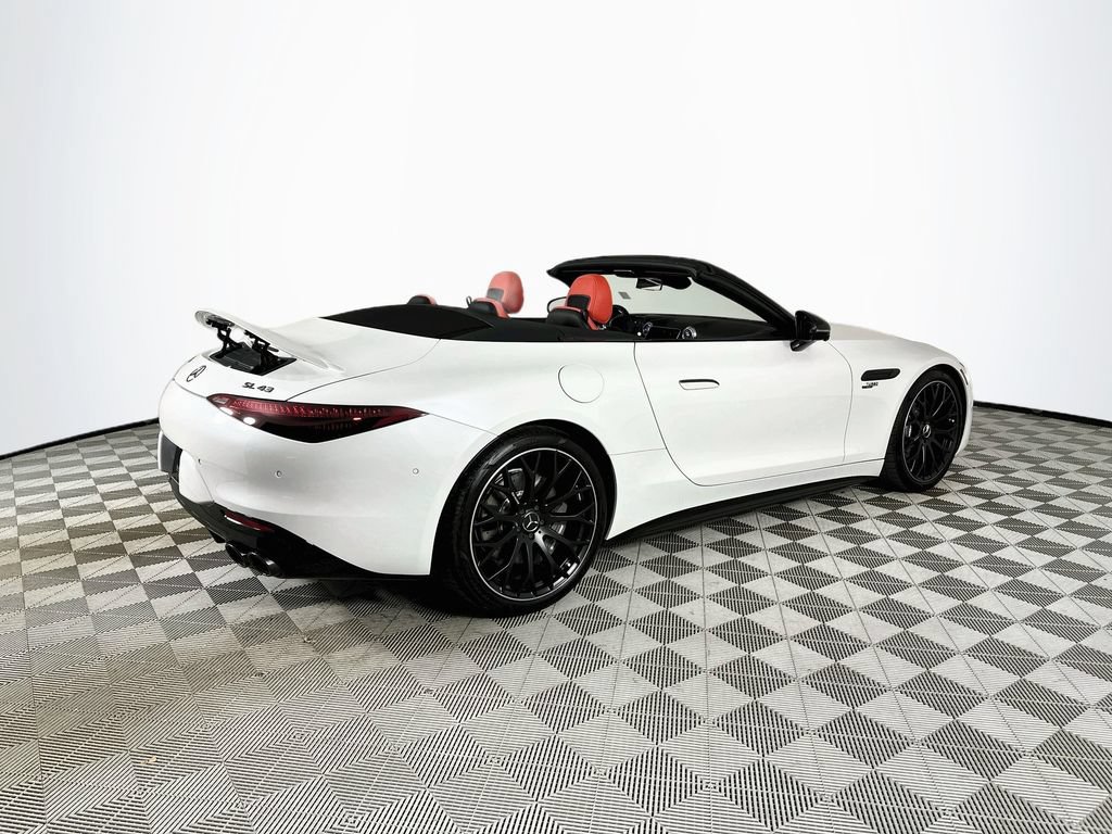 Used 2026 Mercedes-Benz SL 43 AMG w/ Driver Assistance Package image 7