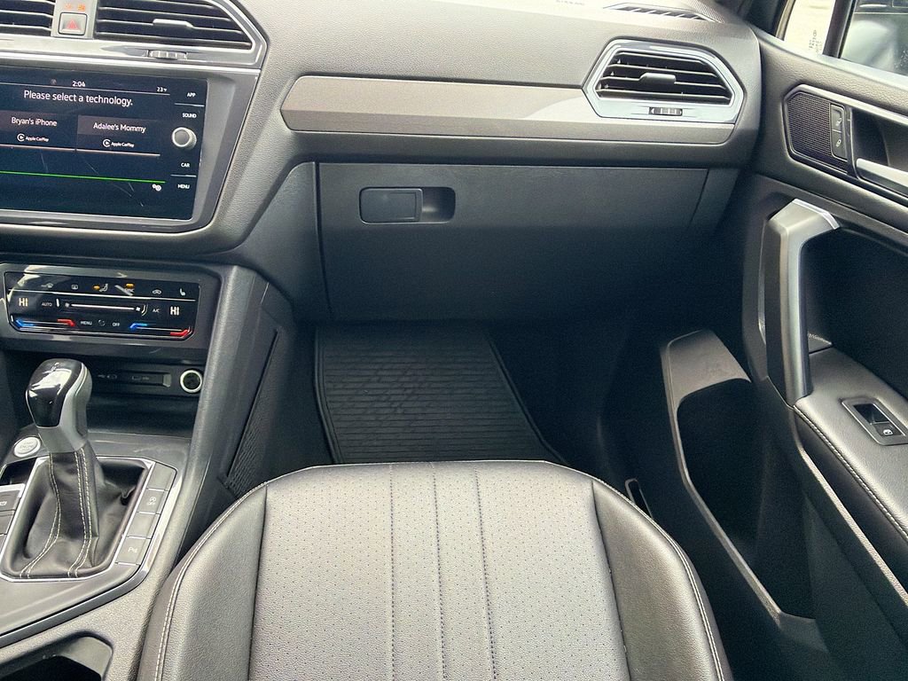 Used 2022 Volkswagen Tiguan SE R-Line image 18