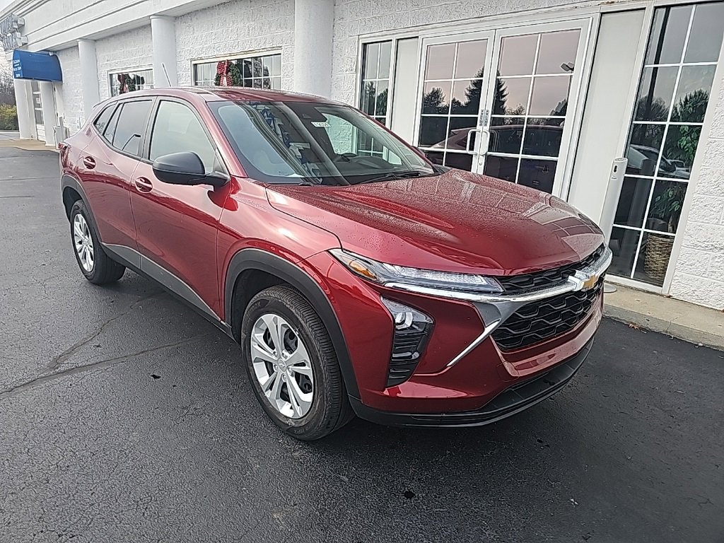 Used 2025 Chevrolet Trax LS image 2