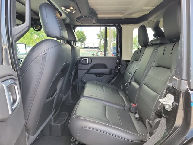 Used 2022 Jeep Wrangler Unlimited Sahara AWD/4WD image 16