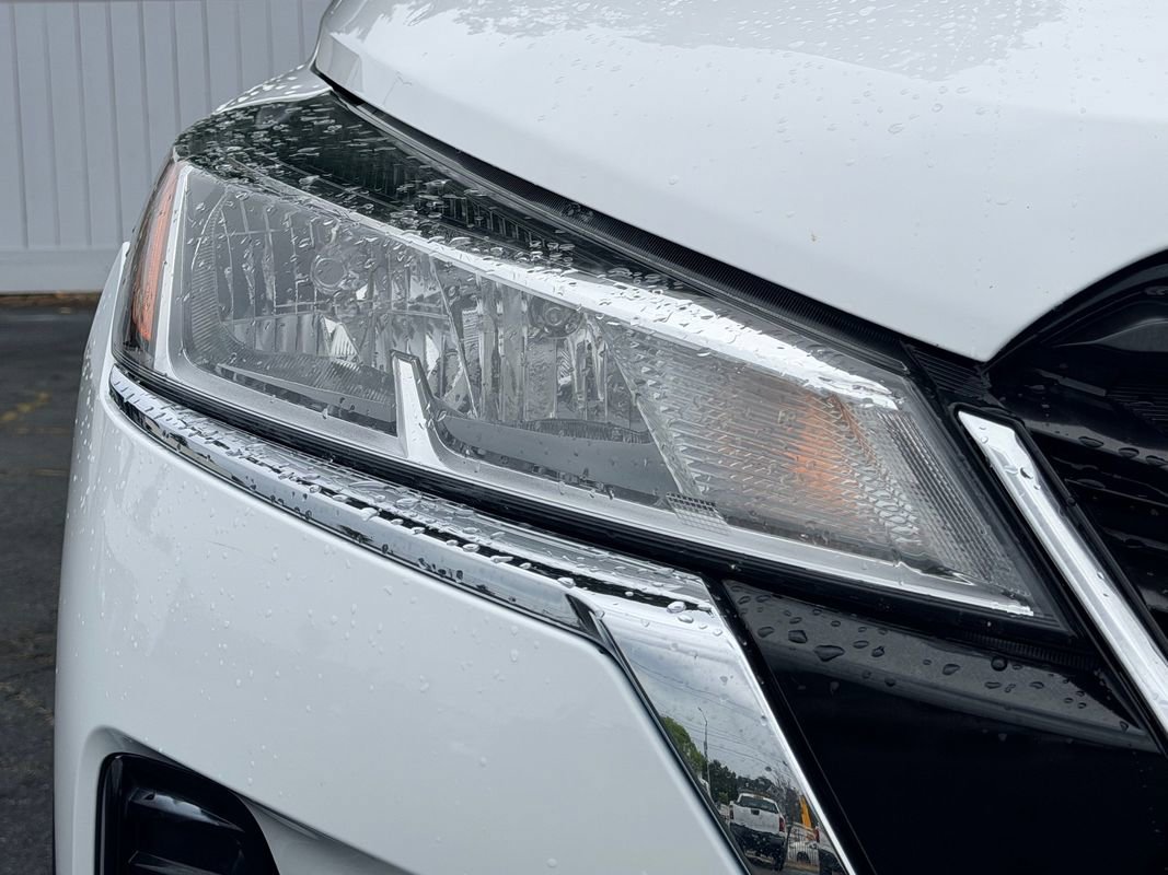 Used 2021 Nissan Kicks S image 9