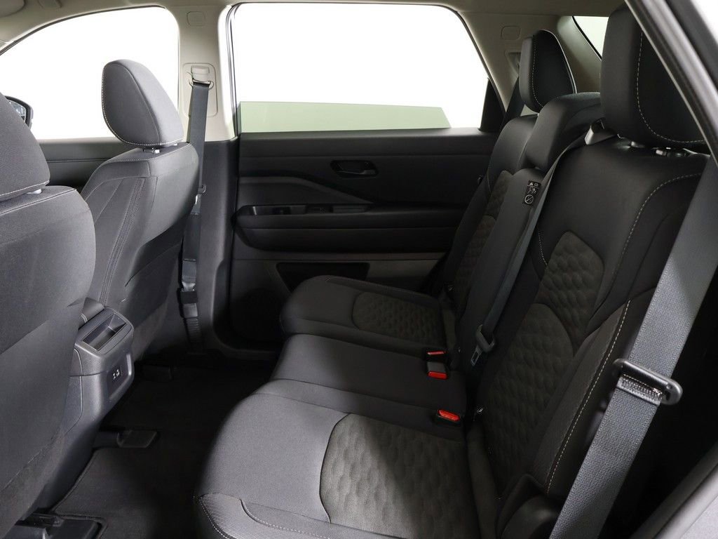 Used 2024 Nissan Pathfinder S image 30