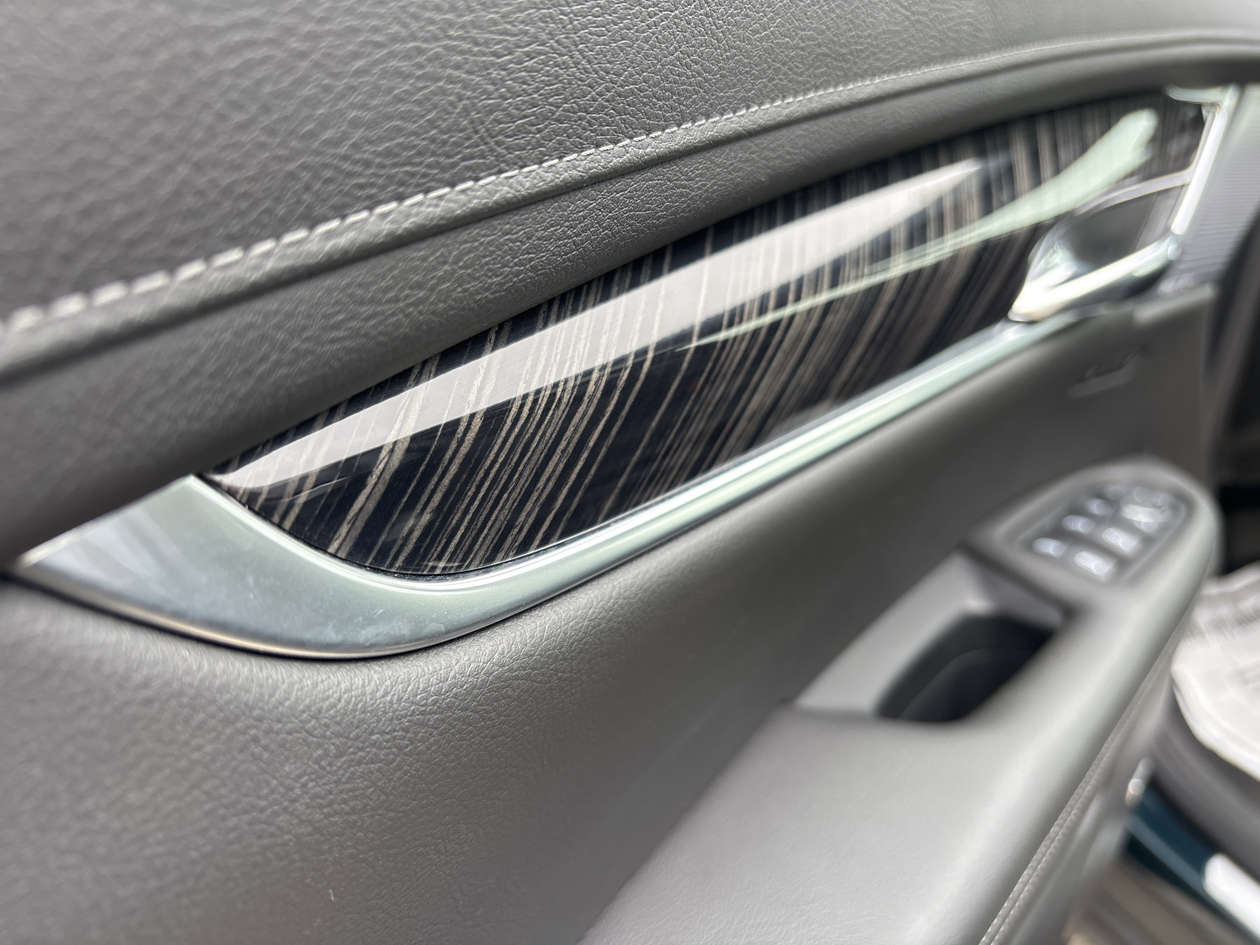 Used 2025 Cadillac XT6 Premium Luxury image 22