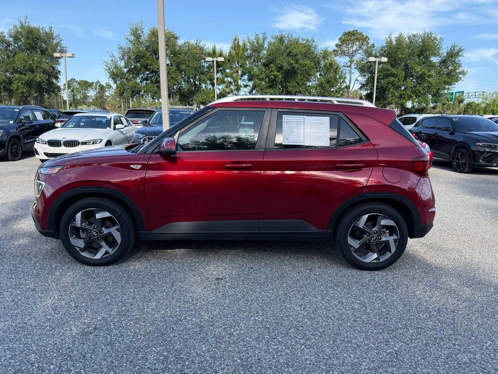 Used 2023 Hyundai Venue Limited image 15