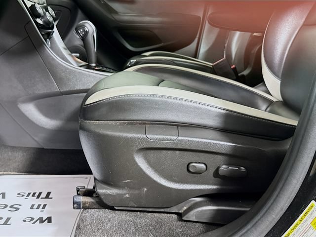 Used 2019 Chevrolet Trax Premier w/ Midnight Edition AWD/4WD image 22