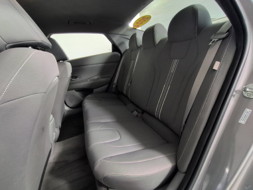 Used 2024 Hyundai Elantra SEL FWD image 19