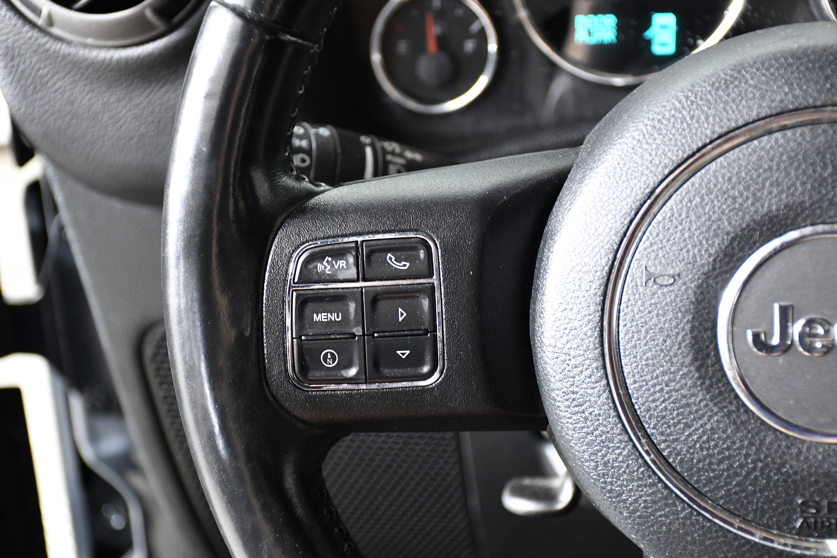 Used 2018 Jeep Wrangler Sport image 11