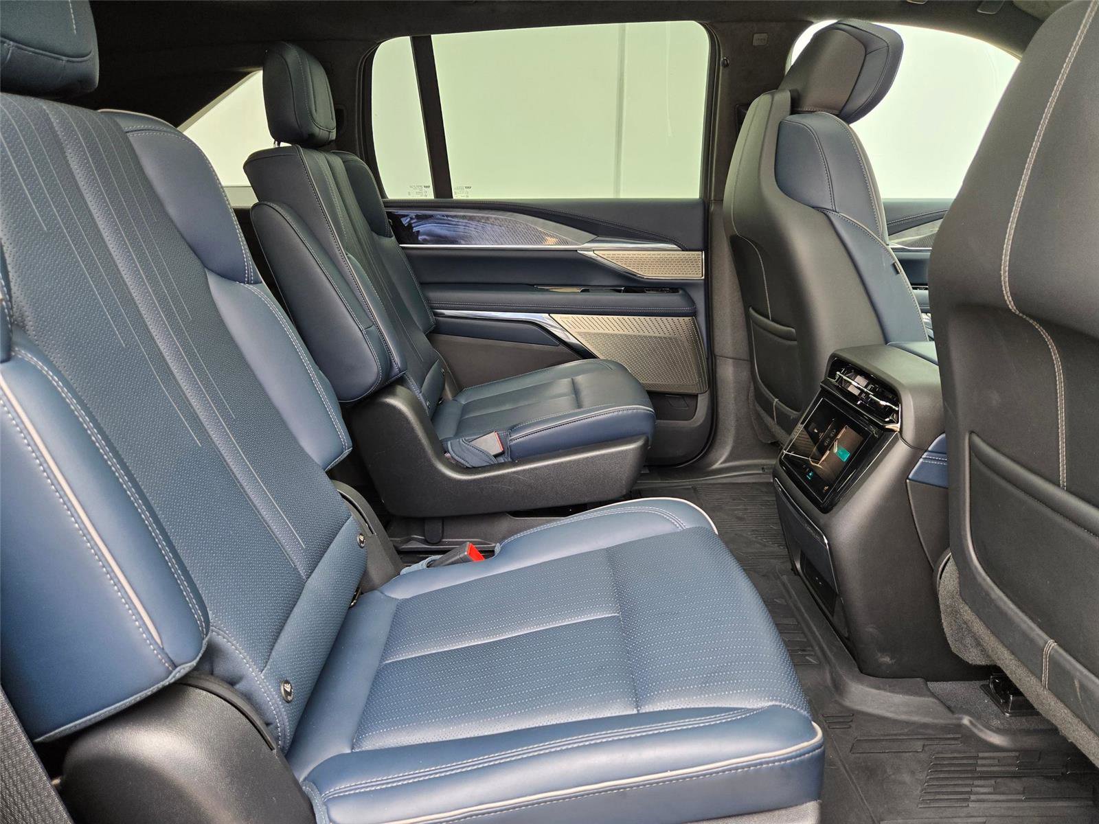 Used 2026 Cadillac Escalade IQ Luxury 2 w/ LPO, Floor Liner Package AWD/4WD image 31