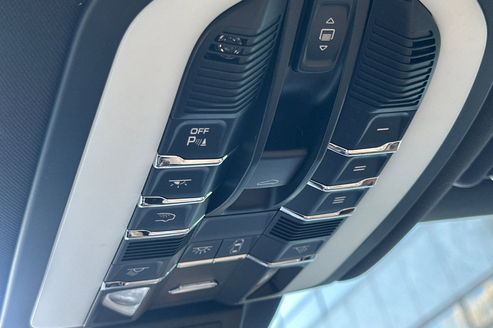 Used 2018 Porsche Macan Sport Edition image 23