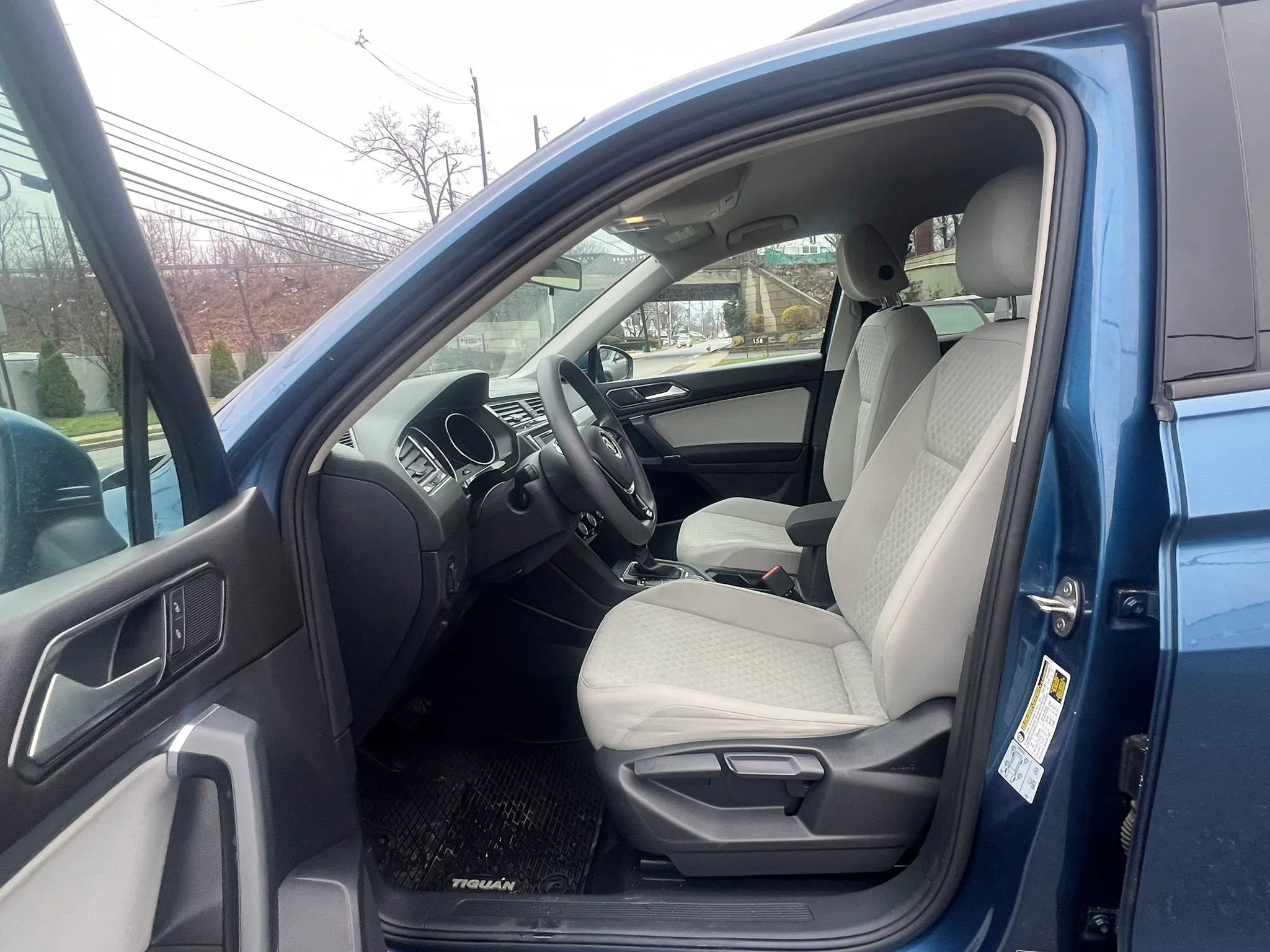 Used 2018 Volkswagen Tiguan S image 26