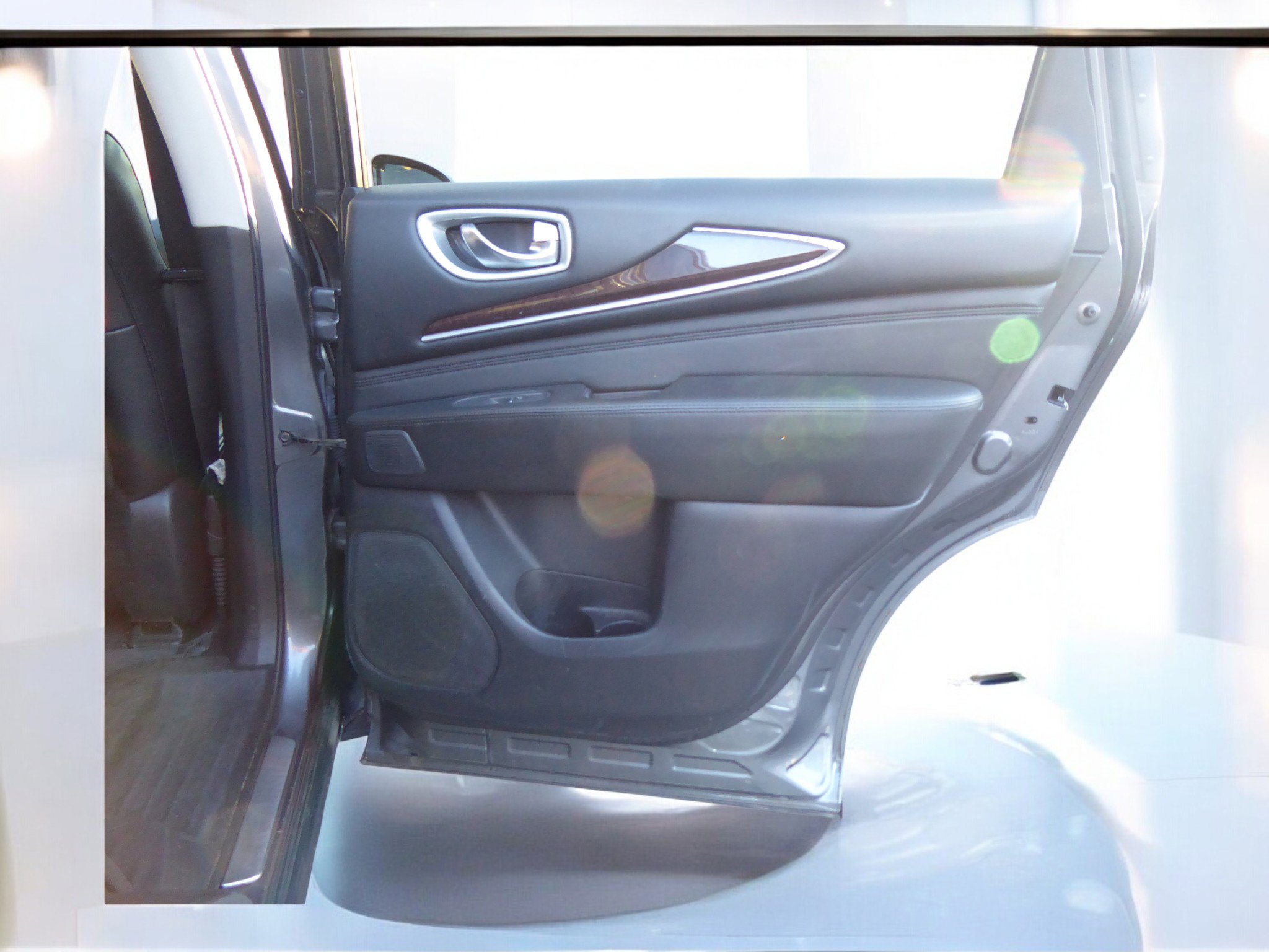 Used 2015 INFINITI QX60 AWD w/ Deluxe Touring Package image 19