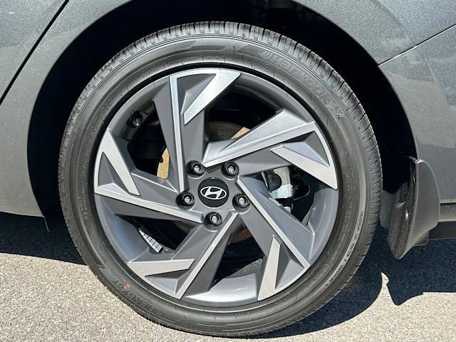 New 2025 Hyundai Elantra Limited image 12