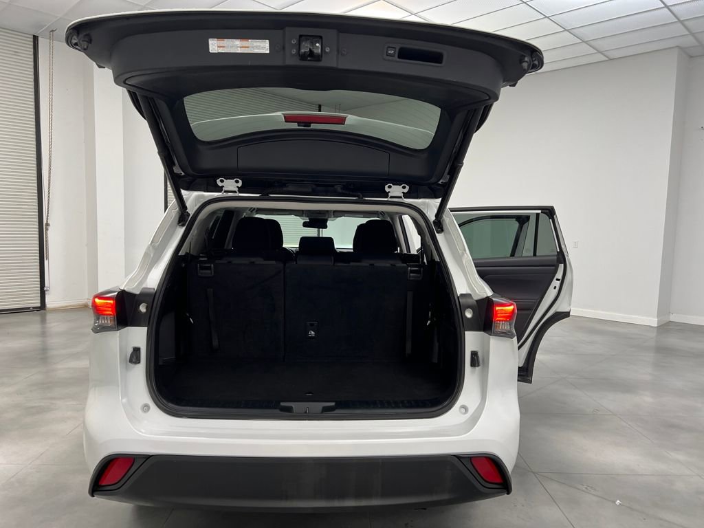 Used 2023 Toyota Highlander LE image 27