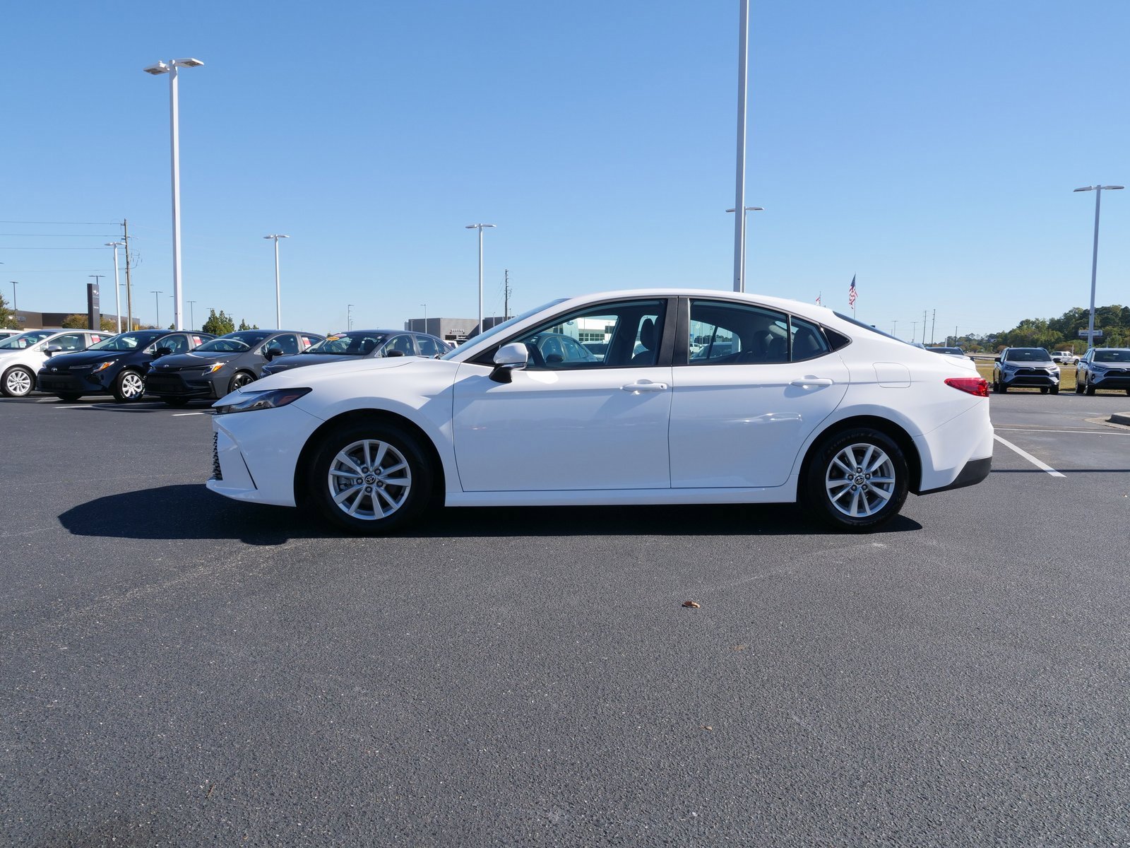 Used 2025 Toyota Camry LE image 6