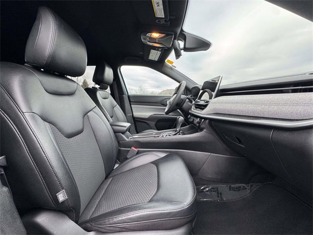 Used 2024 Jeep Compass Latitude image 14