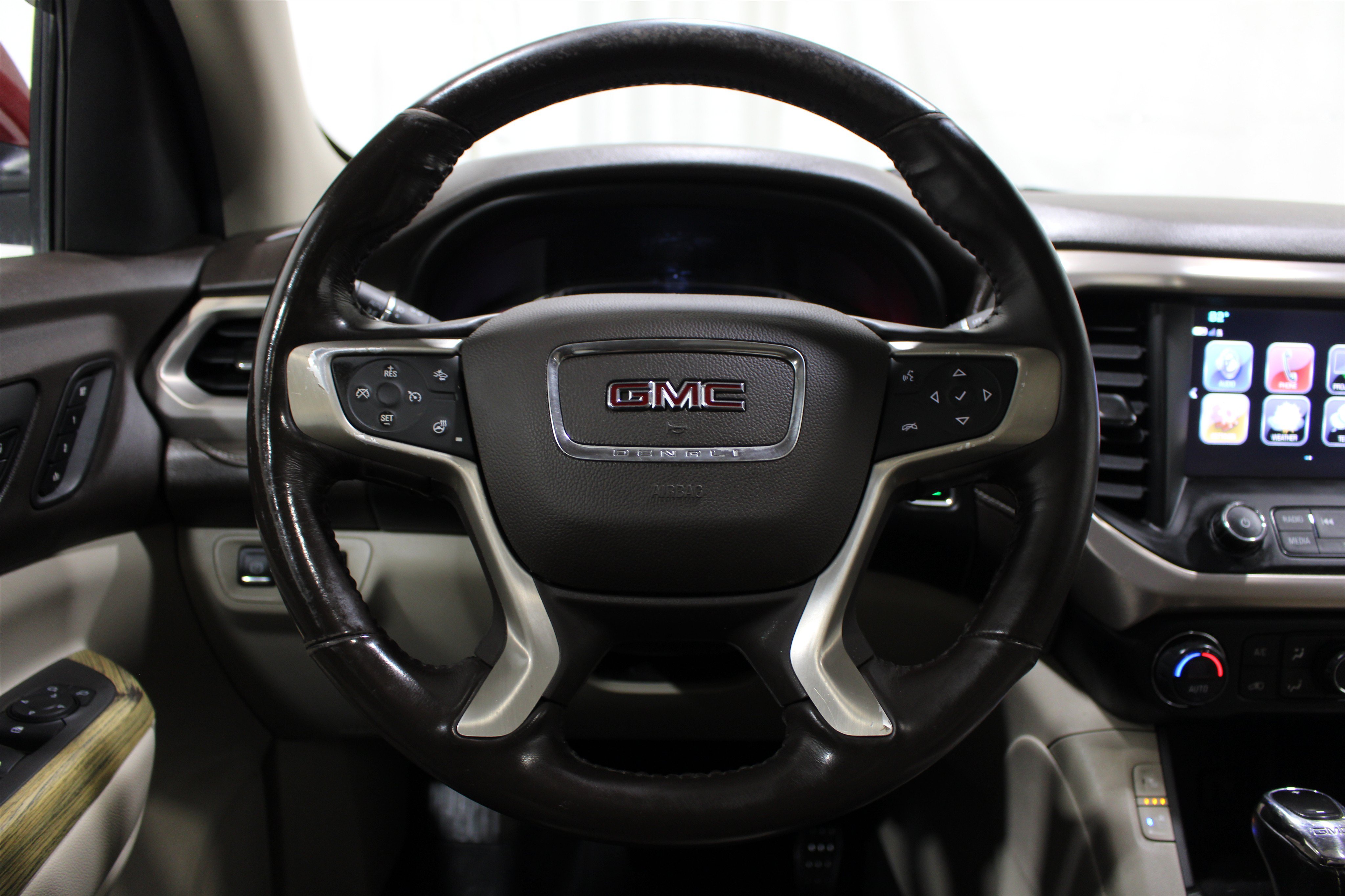 Used 2019 GMC Acadia Denali w/ Technology Package AWD/4WD image 12