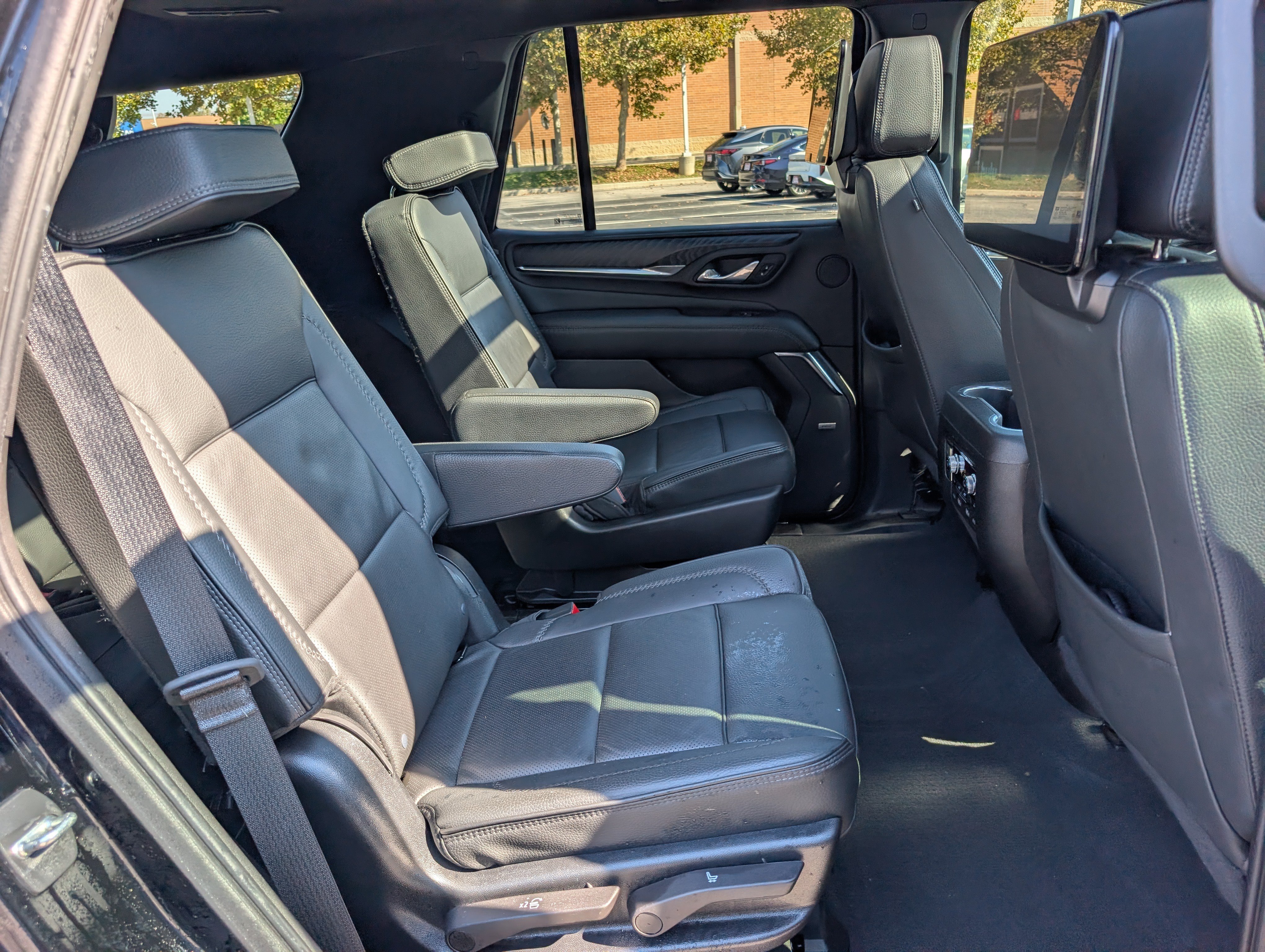 Used 2023 GMC Yukon Denali w/ Denali Reserve Package AWD/4WD image 13