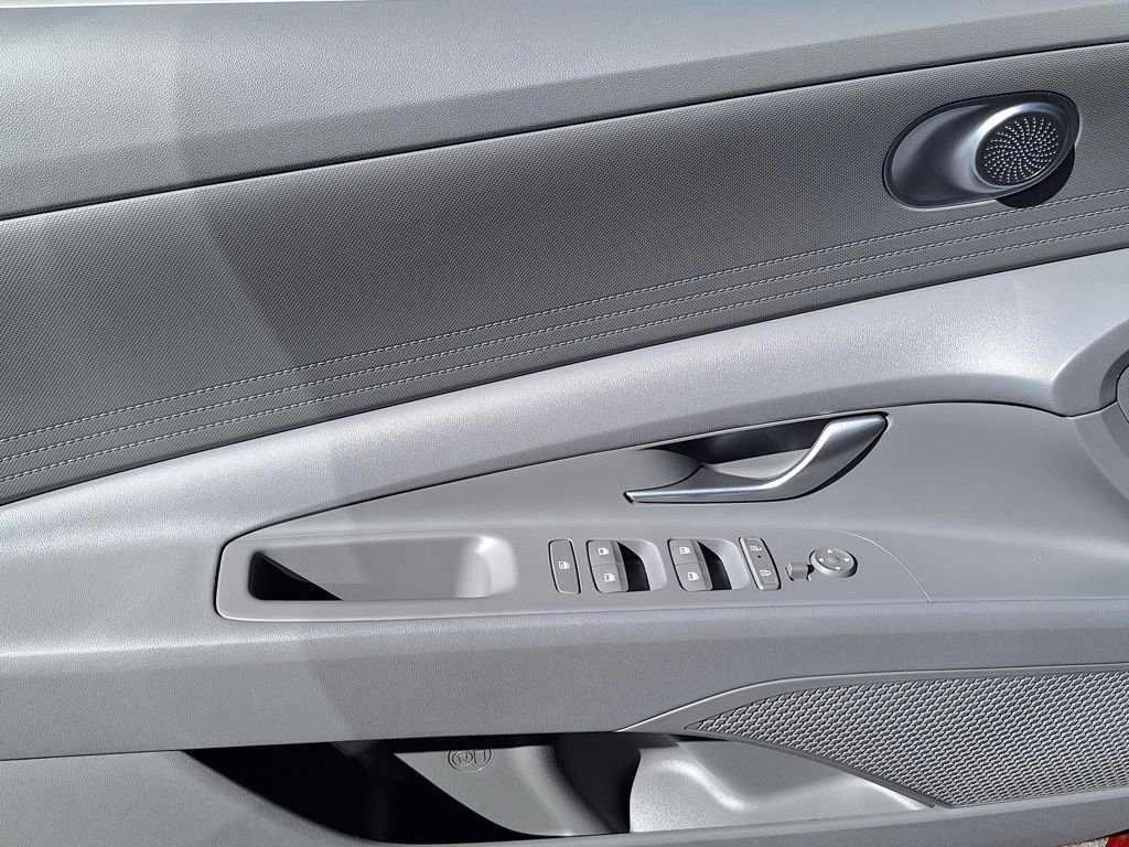 Used 2024 Hyundai Elantra SEL image 9