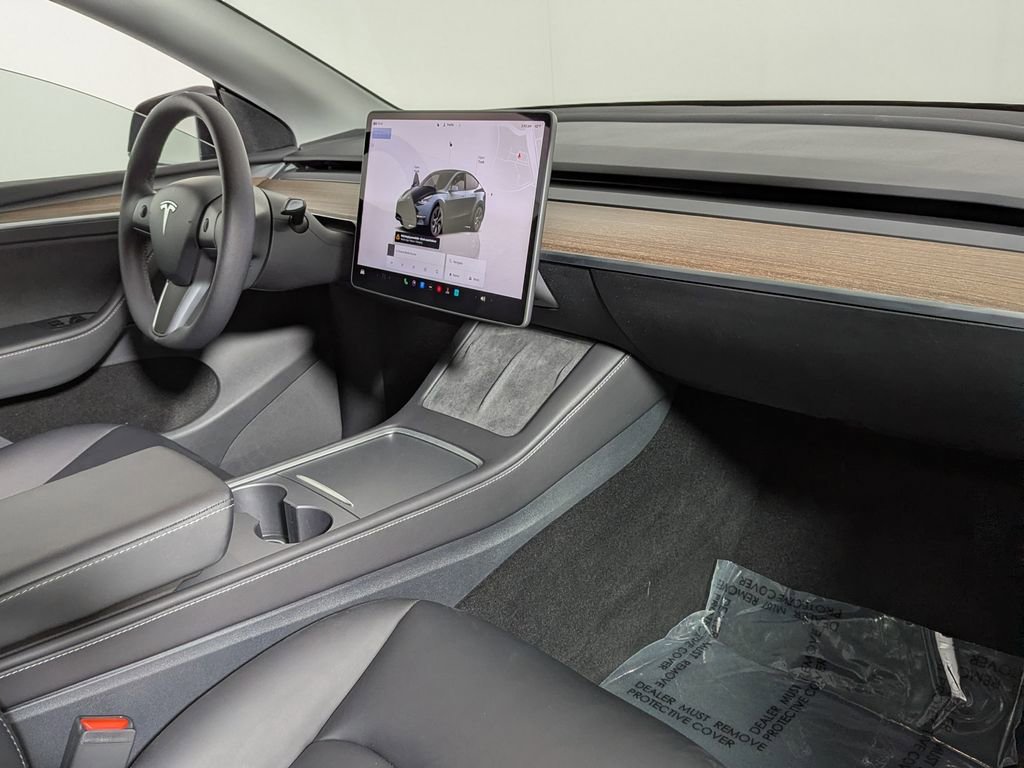 Used 2025 Tesla Model Y Long Range image 26