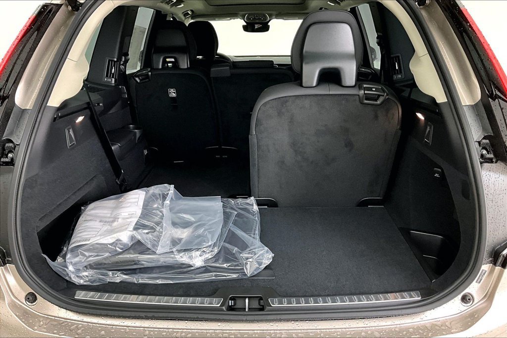 New 2026 Volvo XC90 B5 Plus AWD/4WD image 38