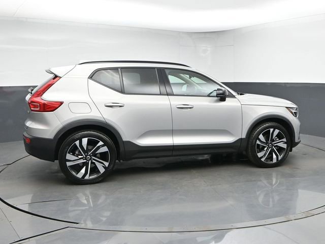 Used 2023 Volvo XC40 B5 Plus w/ Protection Package Premier AWD/4WD image 9