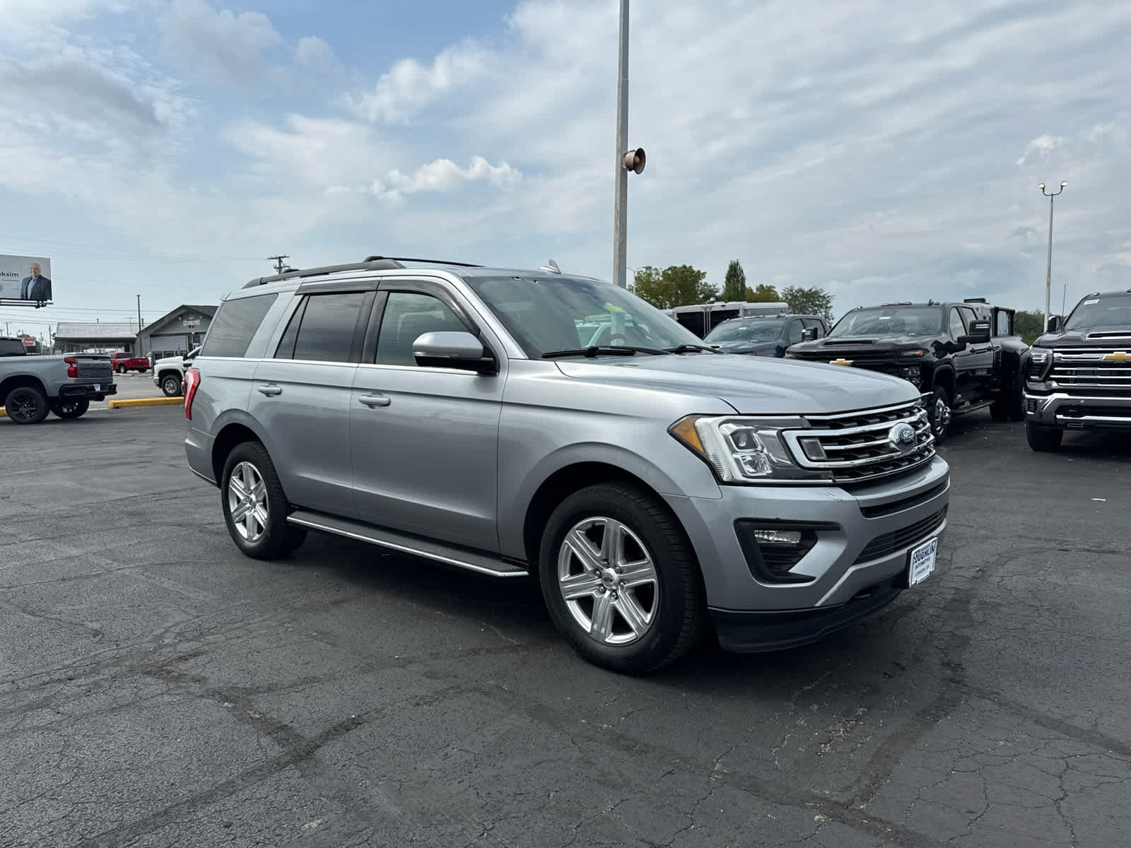 Used 2020 Ford Expedition XLT w/ Equipment Group 202A AWD/4WD image 7