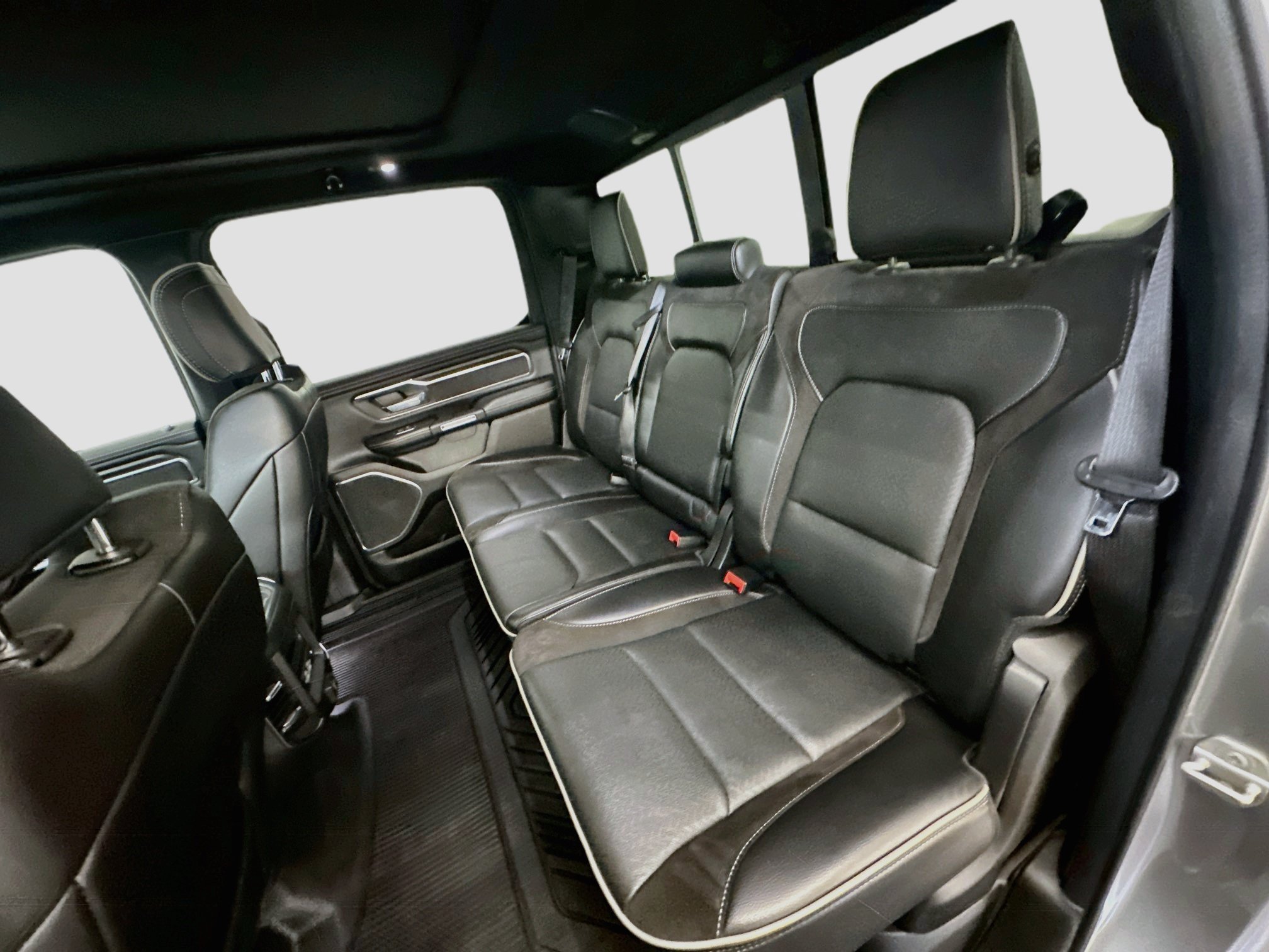 Used 2024 RAM 1500 Laramie AWD/4WD image 30