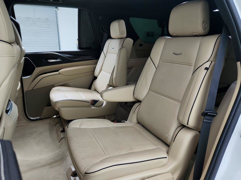 Used 2021 Cadillac Escalade Premium Luxury w/ LPO, Illumination Package AWD/4WD image 24