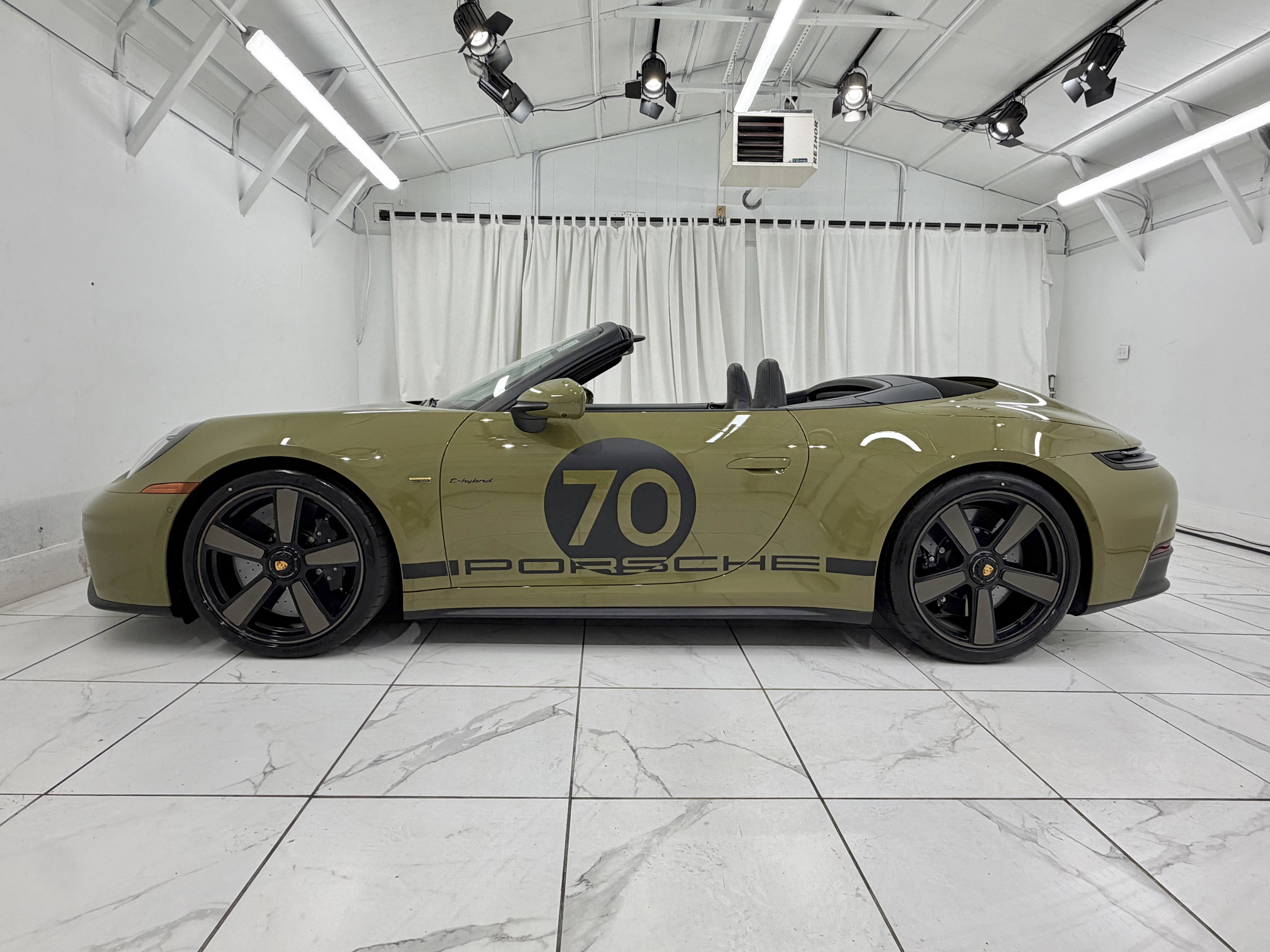 New 2026 Porsche 911 Carrera 4 GTS image 2