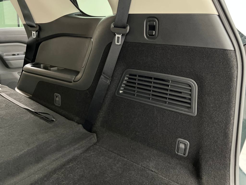 Used 2025 Nissan Pathfinder SL image 36