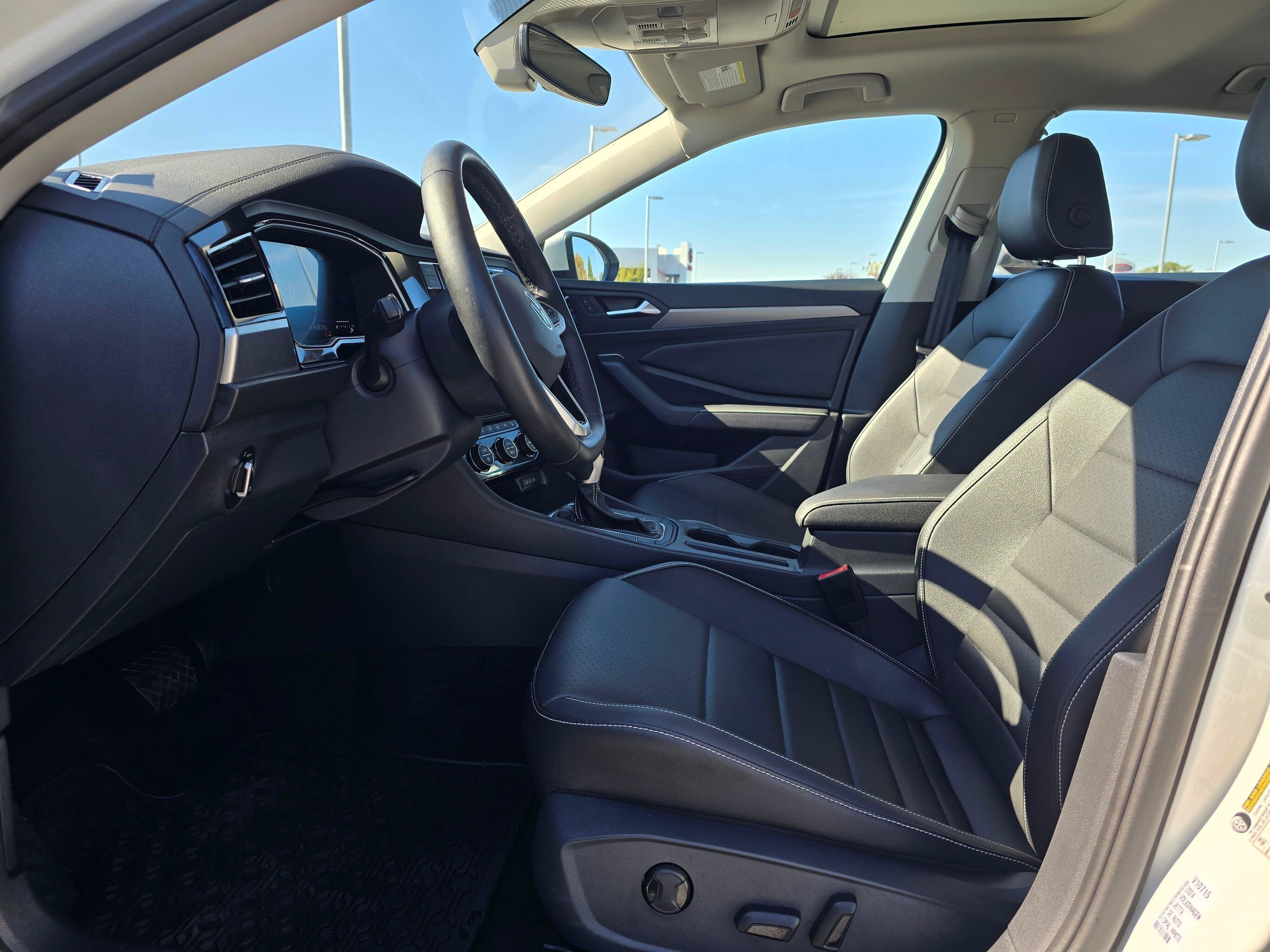 Used 2024 Volkswagen Jetta SE w/ Panoramic Sunroof Package FWD image 19