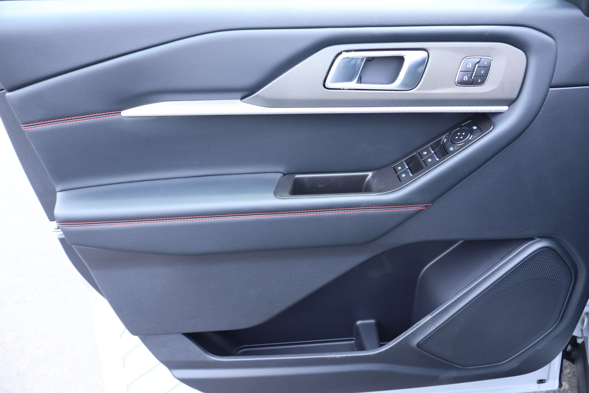 New 2026 Ford Explorer ST-Line w/ ST-Line Street Pack AWD/4WD image 18
