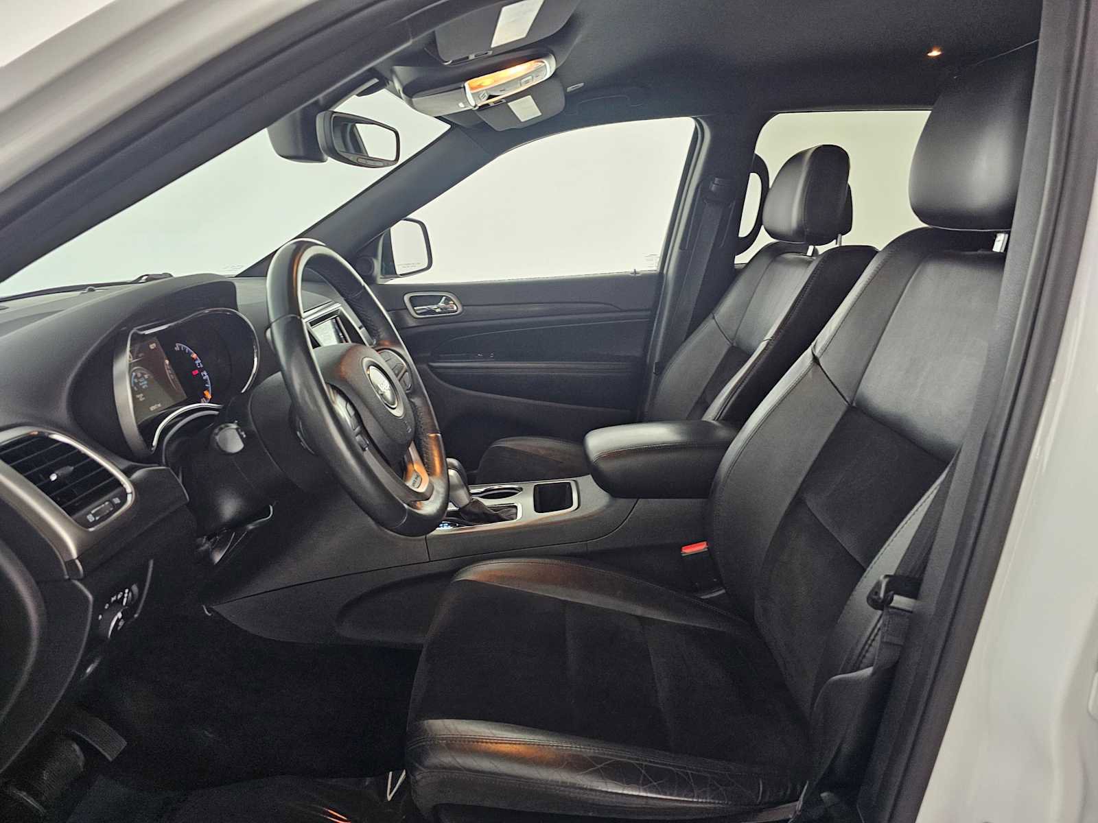 Used 2018 Jeep Grand Cherokee Altitude image 20