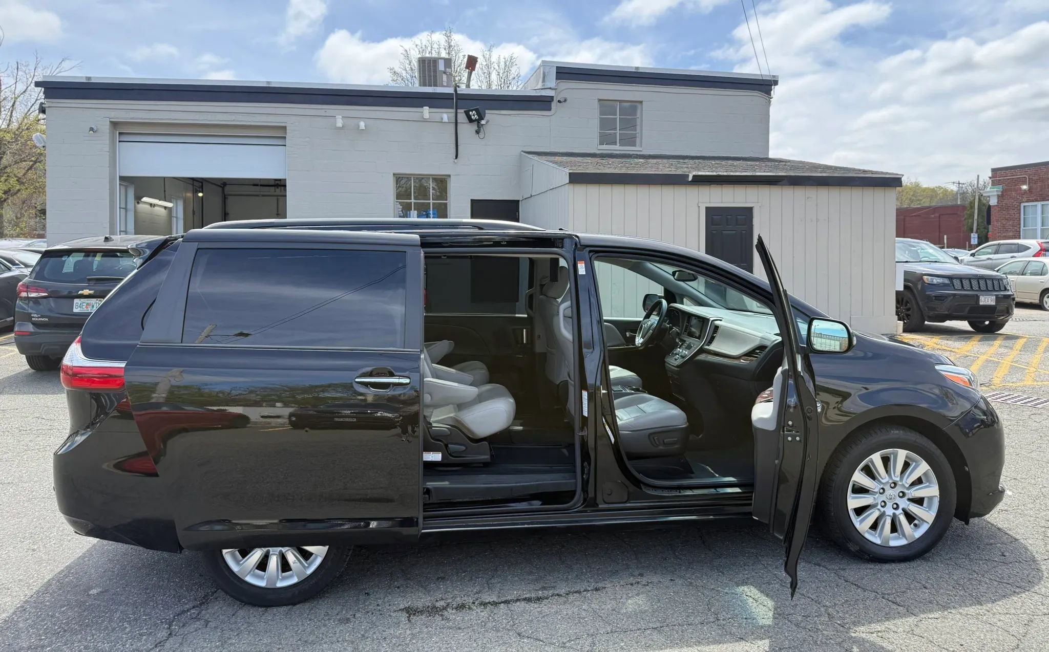 Used 2015 Toyota Sienna Limited AWD/4WD image 11