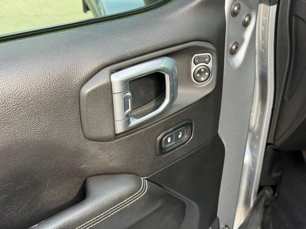 Used 2020 Jeep Wrangler Unlimited Sahara AWD/4WD image 11