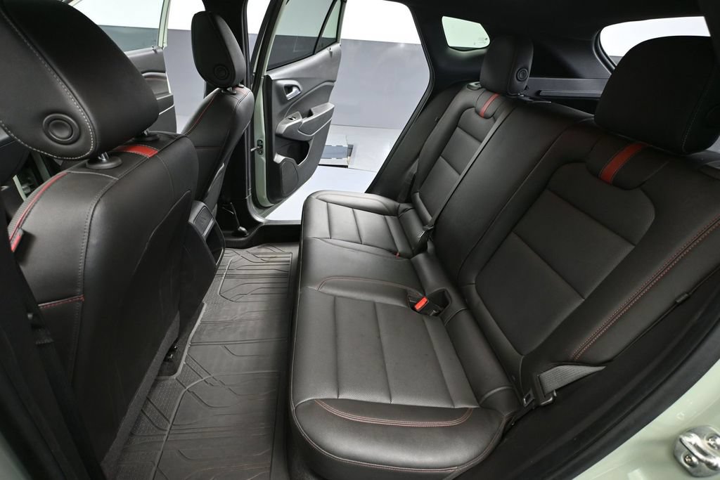 Used 2024 Chevrolet Trax RS w/ Sunroof Package FWD image 30
