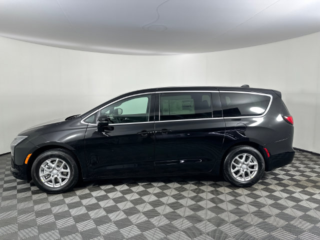 New 2027 Chrysler Pacifica Select FWD image 29