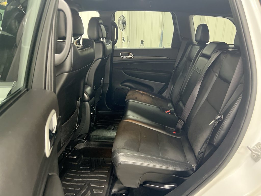 Used 2022 Jeep Grand Cherokee Laredo X AWD/4WD image 23
