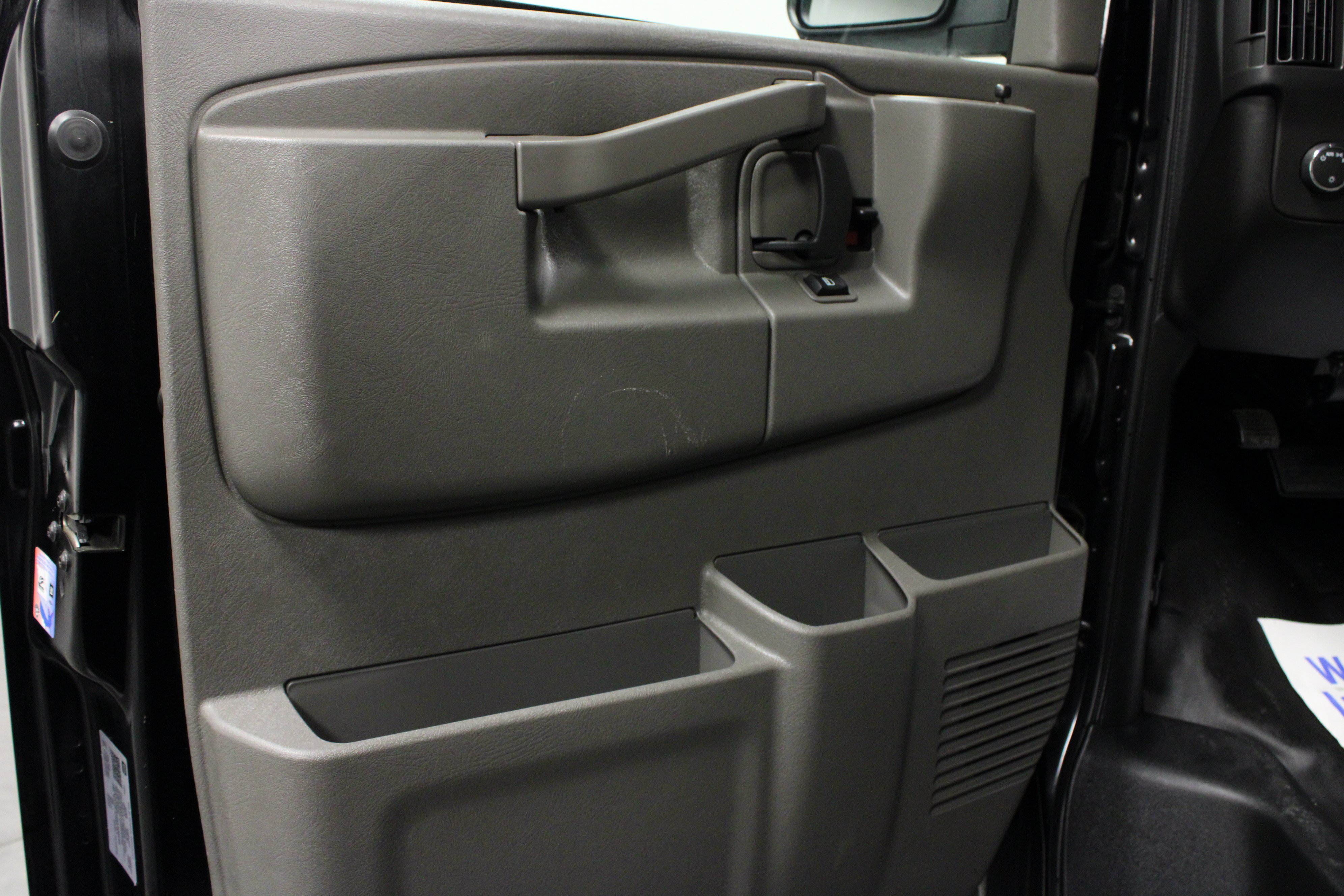 Used 2025 Chevrolet Express 3500 LS RWD image 11