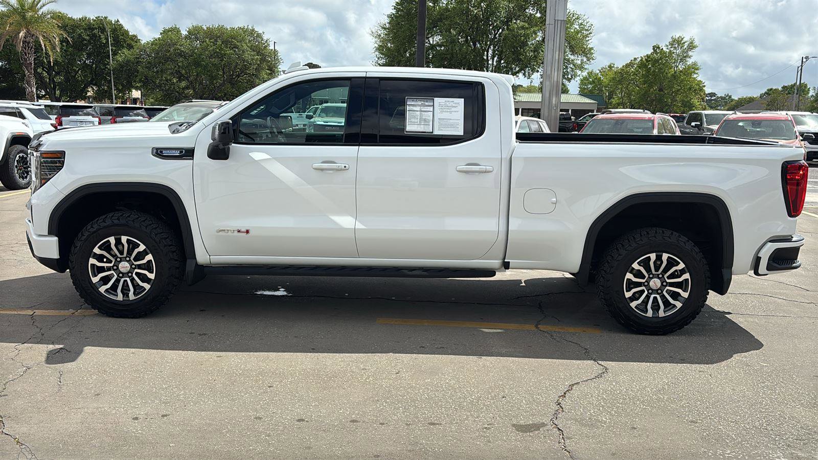 Used 2023 GMC Sierra 1500 AT4 w/ AT4 Premium Package AWD/4WD image 4