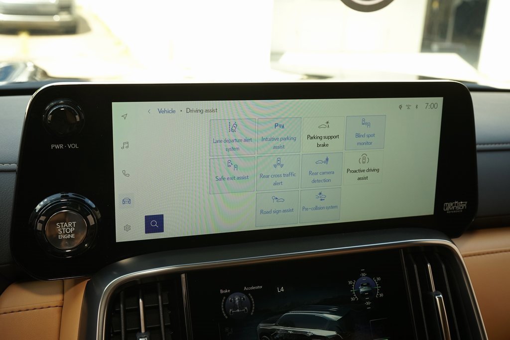 Used 2025 Lexus LX 600 4WD w/ Luxury Package image 15