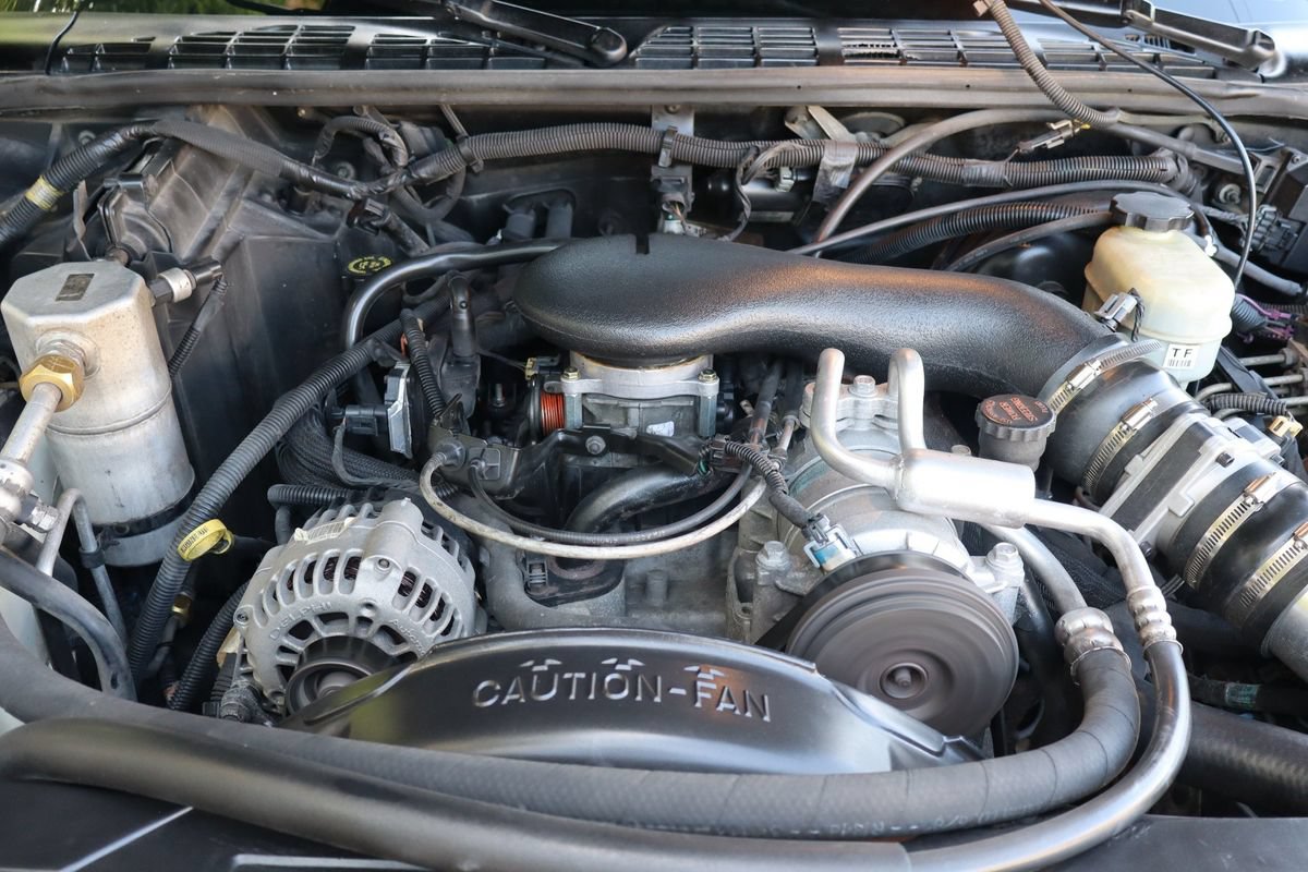 Used 2002 Chevrolet Blazer LS w/ Preferred Equipment Group AWD/4WD image 30