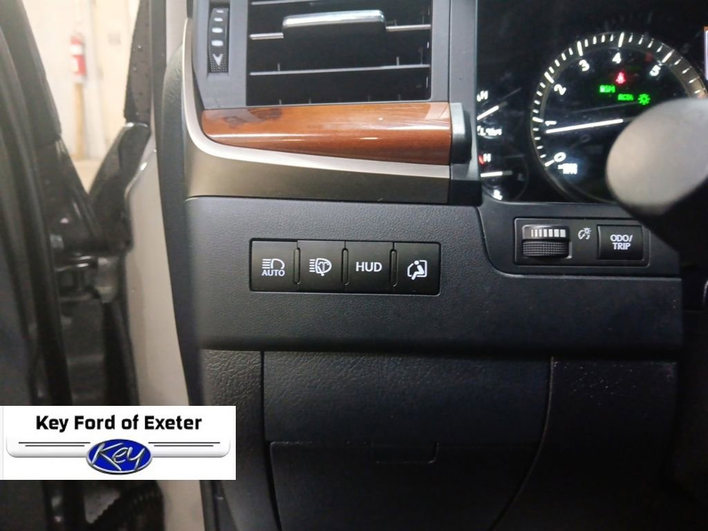 Used 2020 Lexus LX 570 4WD w/ Luxury Package image 34