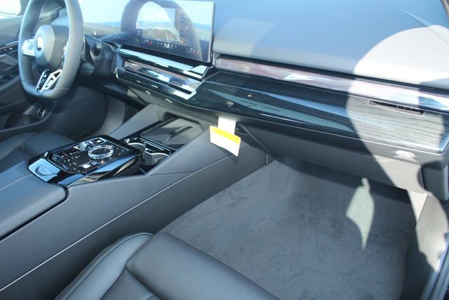 New 2026 BMW 530i xDrive w/ Executive Package image 24