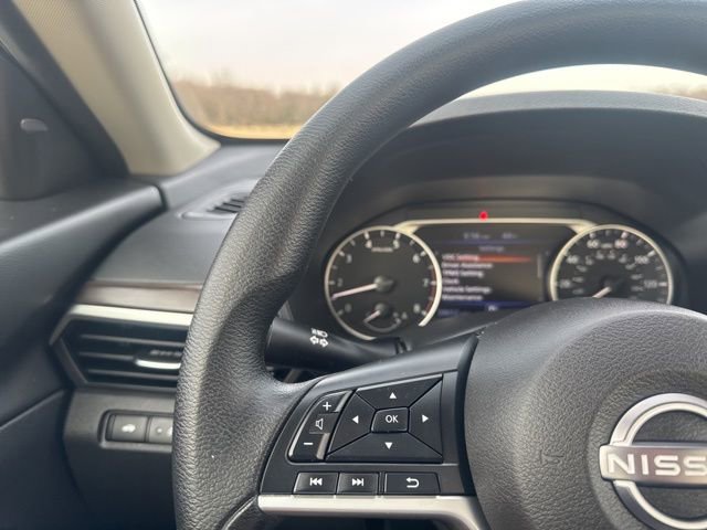 Used 2025 Nissan Altima 2.5 SV FWD image 9