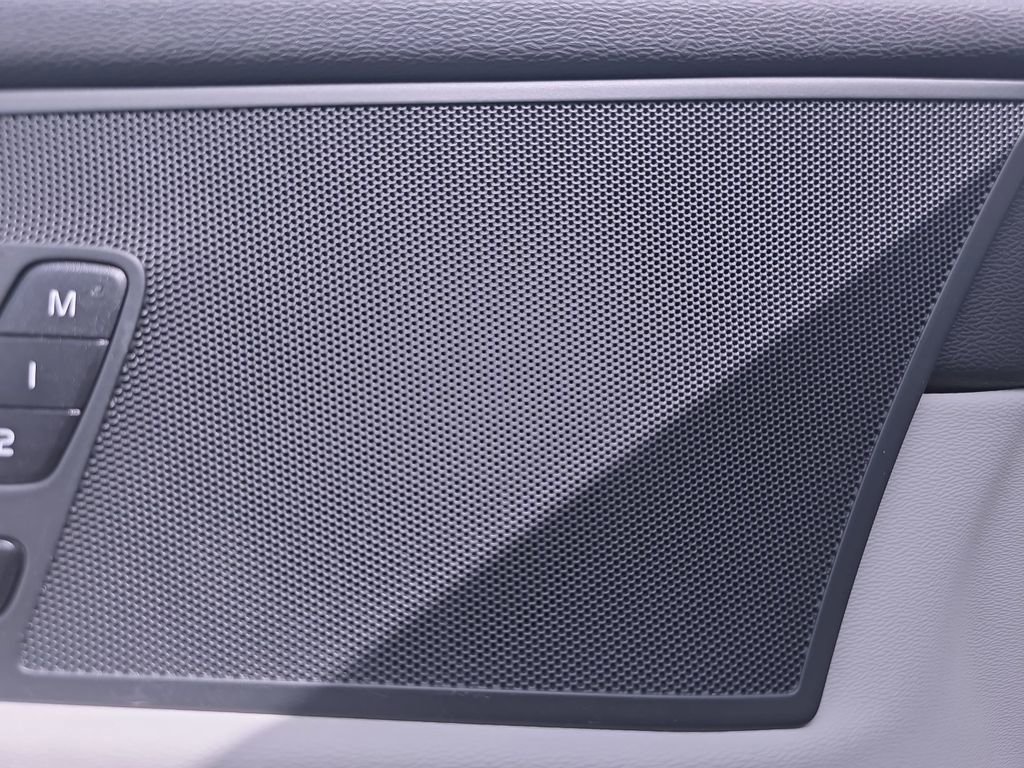 Used 2023 Volvo XC60 B5 Plus w/ Climate Package image 31