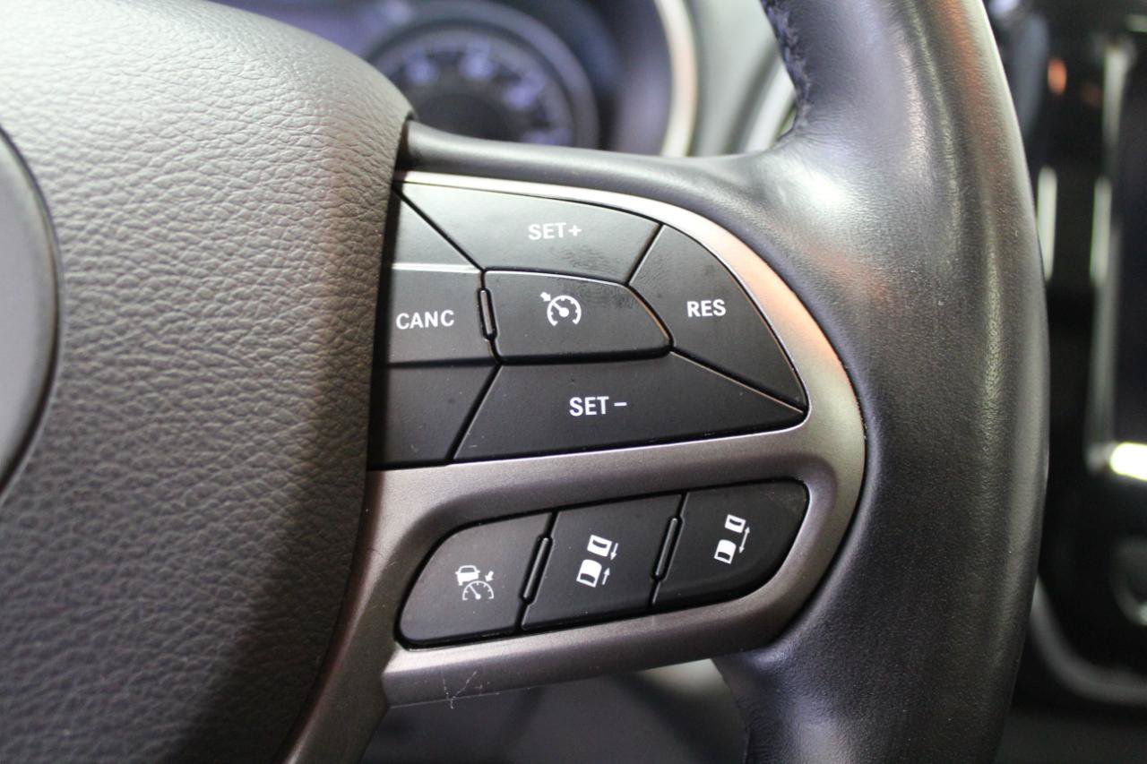 Used 2021 Jeep Cherokee Limited w/ Elite Package AWD/4WD image 10
